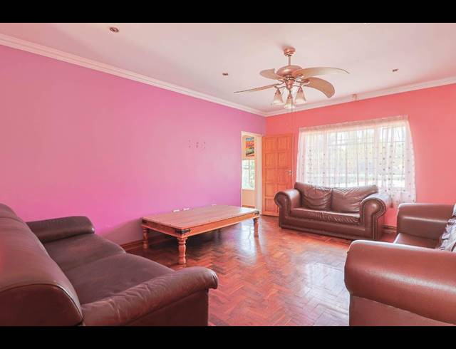 6 BEDROOM FREEHOLD FOR SALE IN BRACKENDOWNS